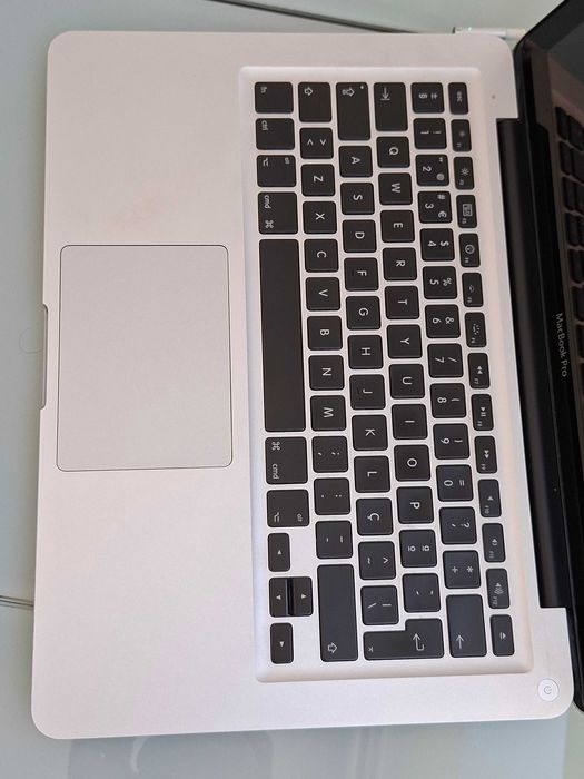 MacBook Pro Ecrã 13,3'' | 2,4Ghz | Disco SSD | 6 gigas RAM | impecável