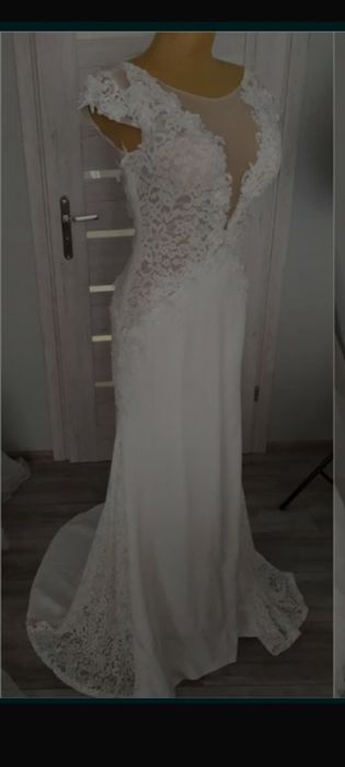 Suknia ślubna z trenem