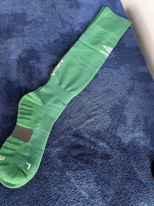 Piłkarskie getry Umbro rozmiar 35-39