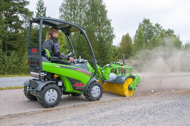 Ківши, вила. Міні навантажувач AVANT 200 серії.