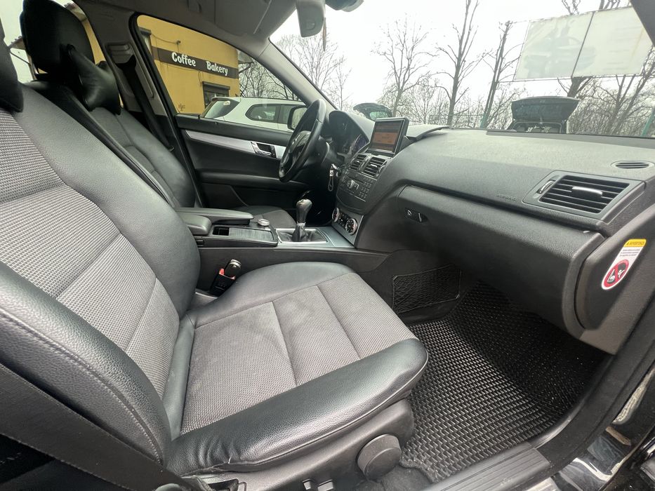 Дуже гарний стан , всі деталі по телефону