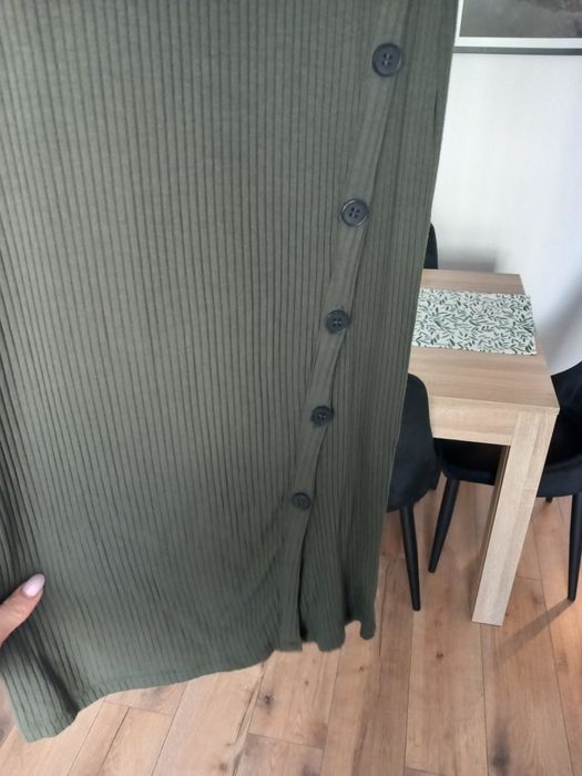 Dopasowana sukienka khaki rozm. 40