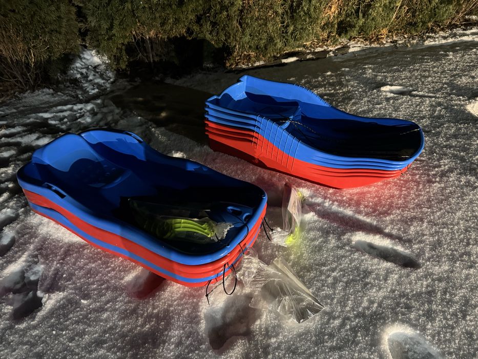 Sanki zjazdowe slizg dla dzieci. NOWE