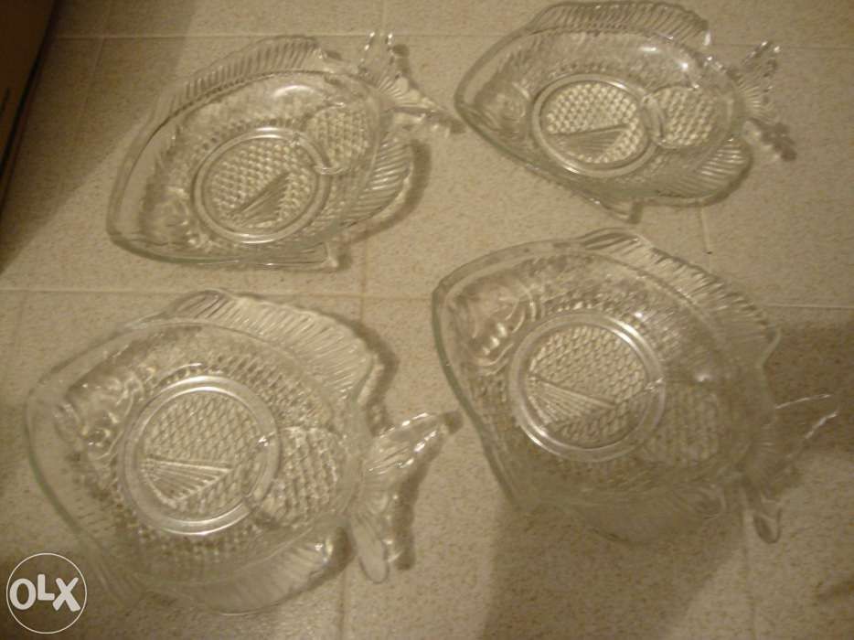 Pratos cocktail e molheiras portes incluídos