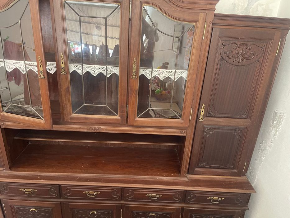 Conjunto de móveis de sala em bom estado +mesa com  7 cadeiras