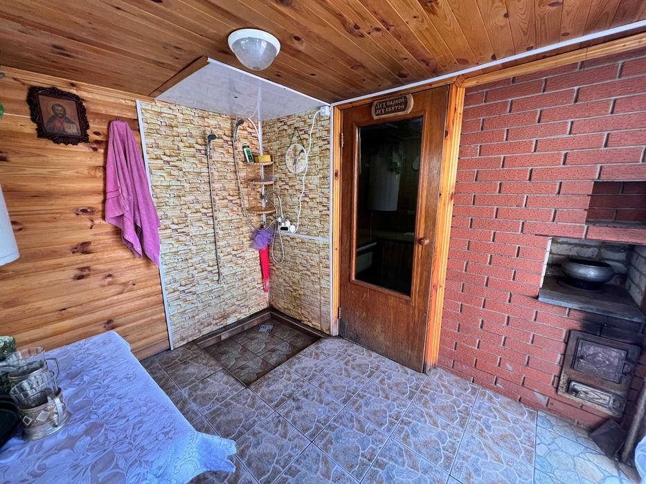 Будинок біля річки