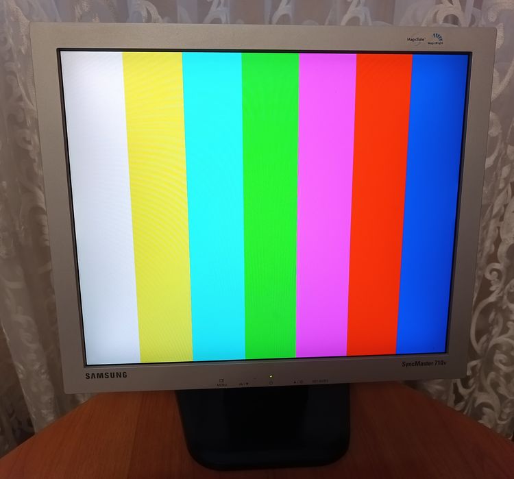 Монитор 17" Samsung  710V