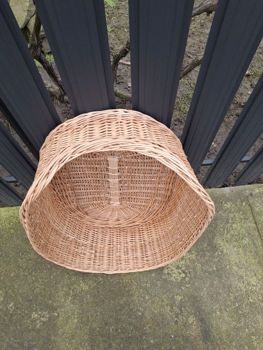 Лежак з лози для собаки