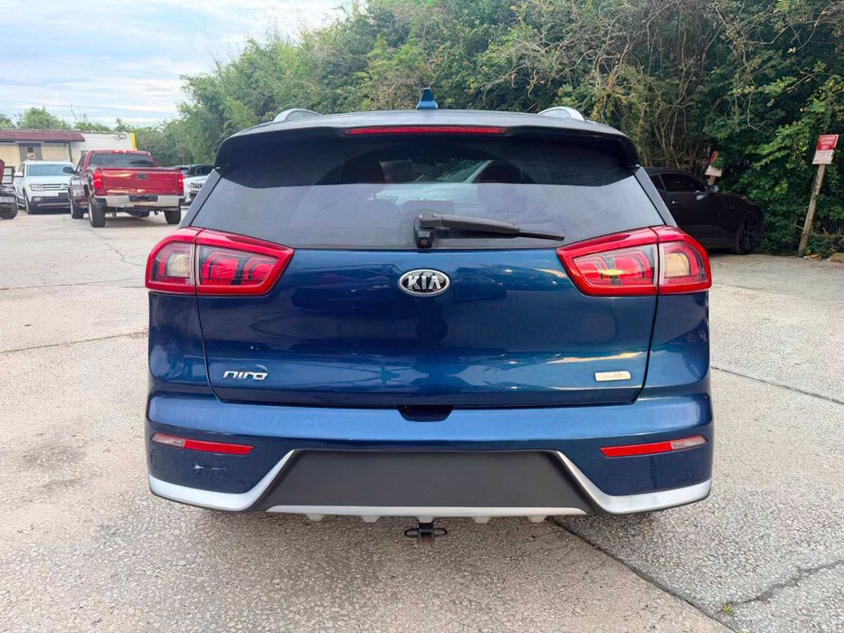 Kia Niro LX      2018