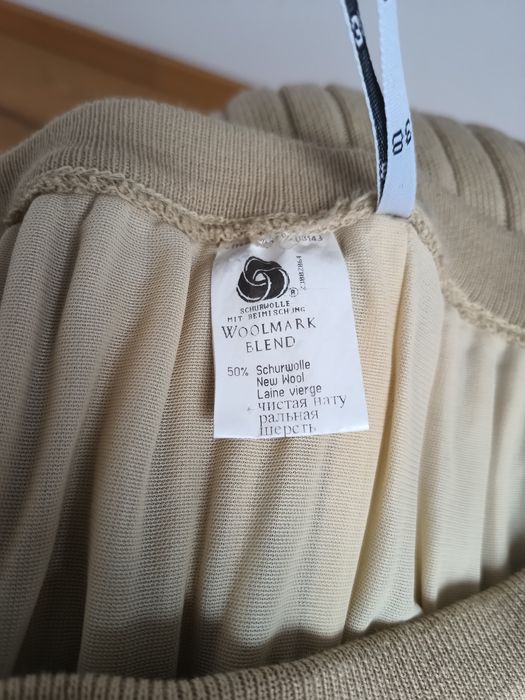 Beżowa wełniana wełna spódnica M