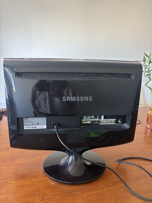 Monitor TV Samsung 24" Full HD (T240HD) - HDMI, VGA e DVI