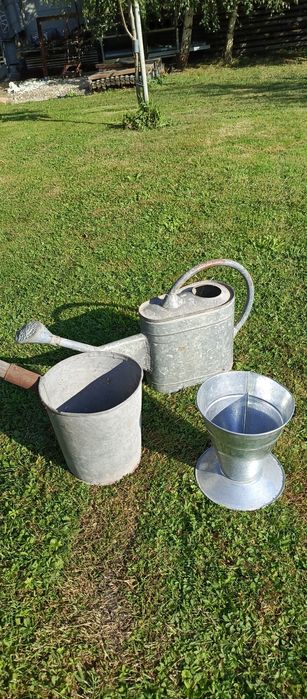 Dekoracje ogrodowe zestaw trzech elementów.