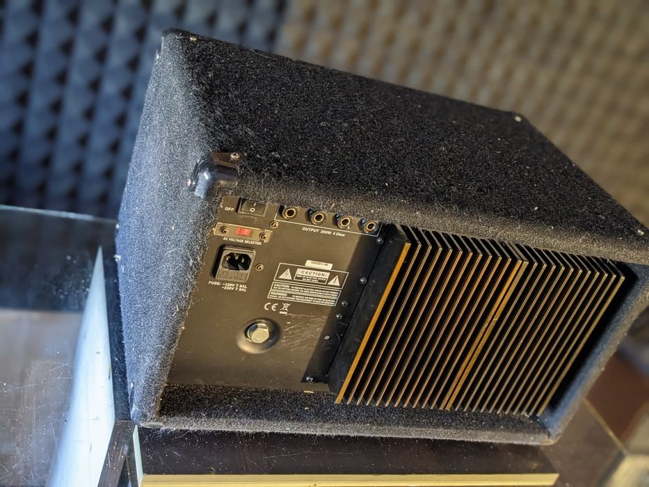 Підсилювач усилитель SoundKing  AE101EE микшер