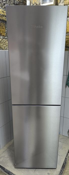 Холодильник Miele KFN 29142 D