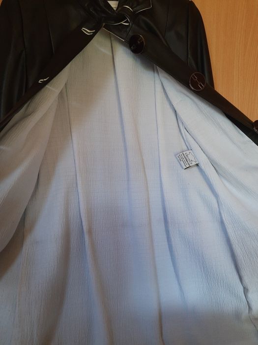 Продам жіночій шкіряний плащ