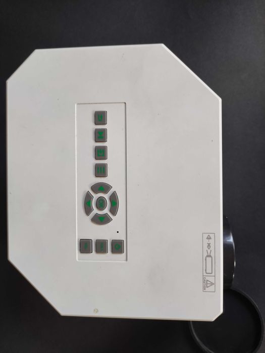 LED projektor 480p 150lux