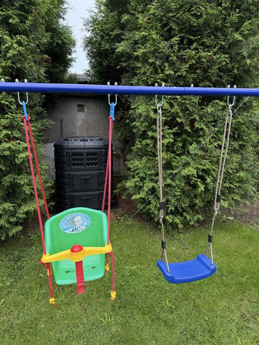 Plac zabaw dla dzieci, huśtawki plus zjeżdżalnia