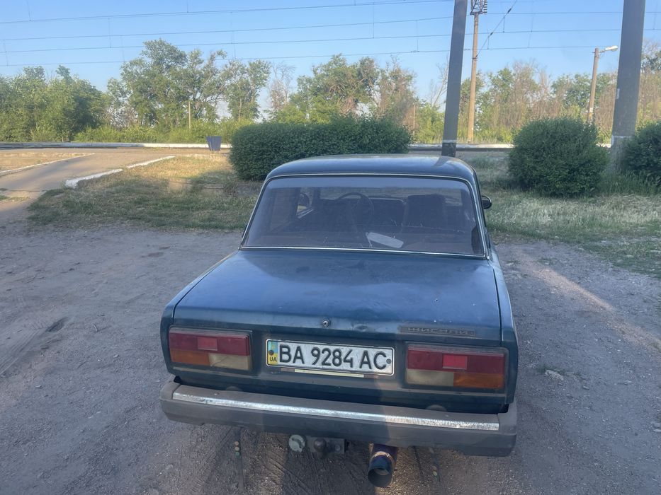 Жигули 2107 ВАЗ)
