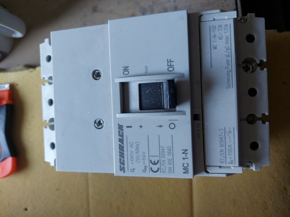 Rozłącznik wyłącznik mocy 125A schrack