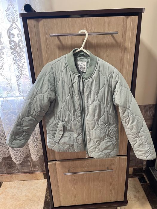 Легенька куртка на дівчинку