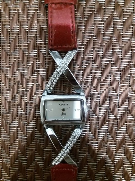 Часы наручные, разные, будильник