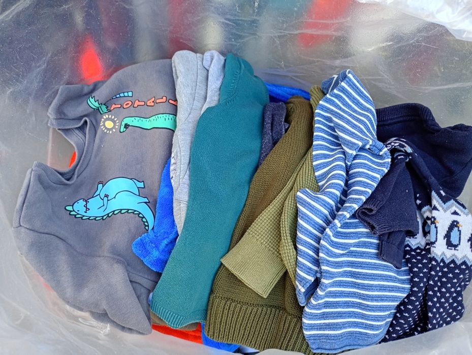 Saco com mais de 100 peças, roupa semi nova de menino 2/ 4 anos