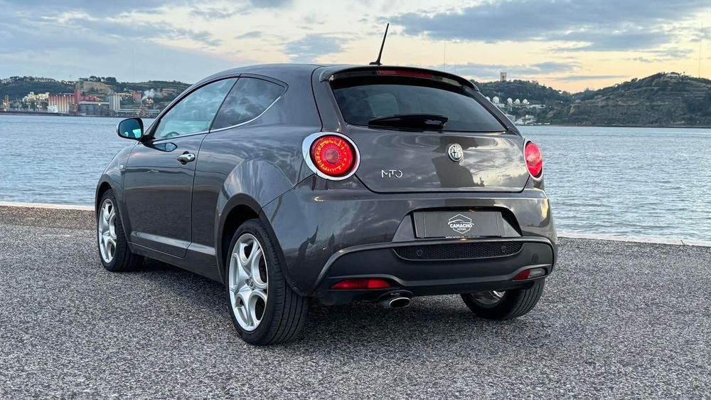 Alfa Romeo Mito 0.9 Twinair, impecável, 2014, com motor revisto.