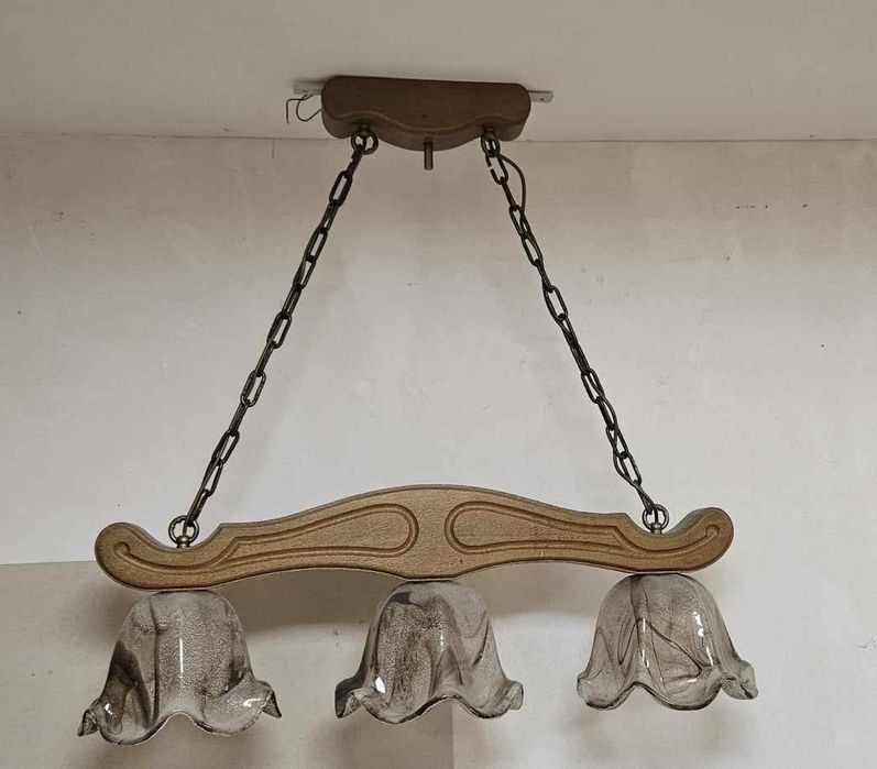 Drewniana lampa wisząca