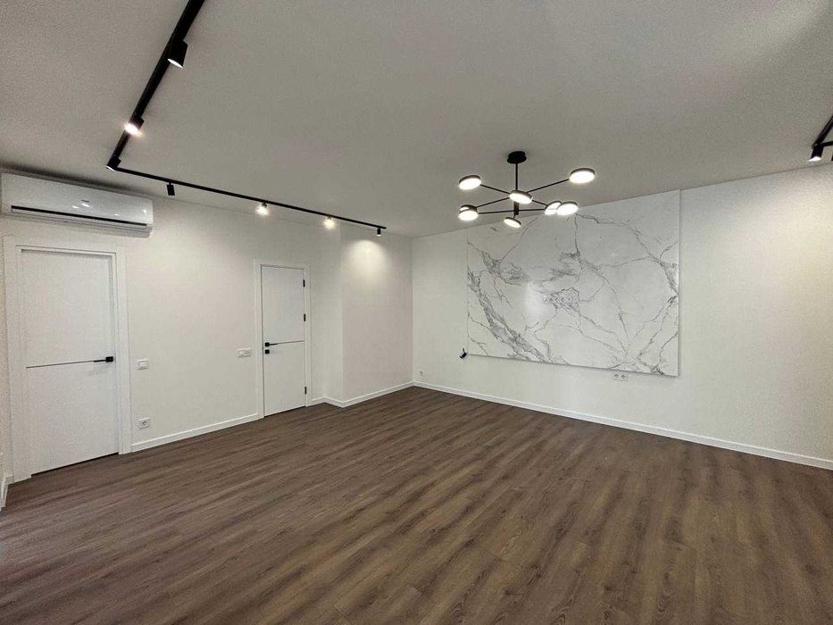 Трикімнатна квартира з ремонтом в центрі міста_M