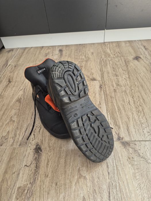 Nowe buty robocze z noskiem 49