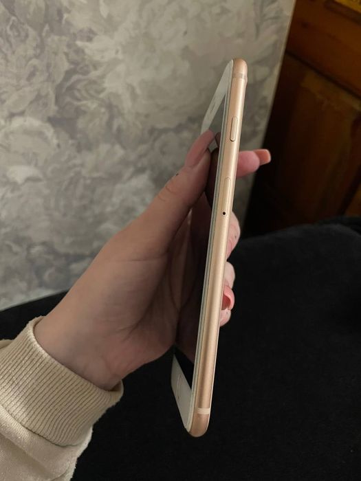 IPhone 8 + 64 памяти