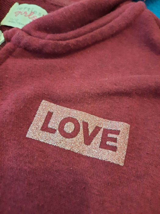 Casaco Vermelho com fecho e carapuço