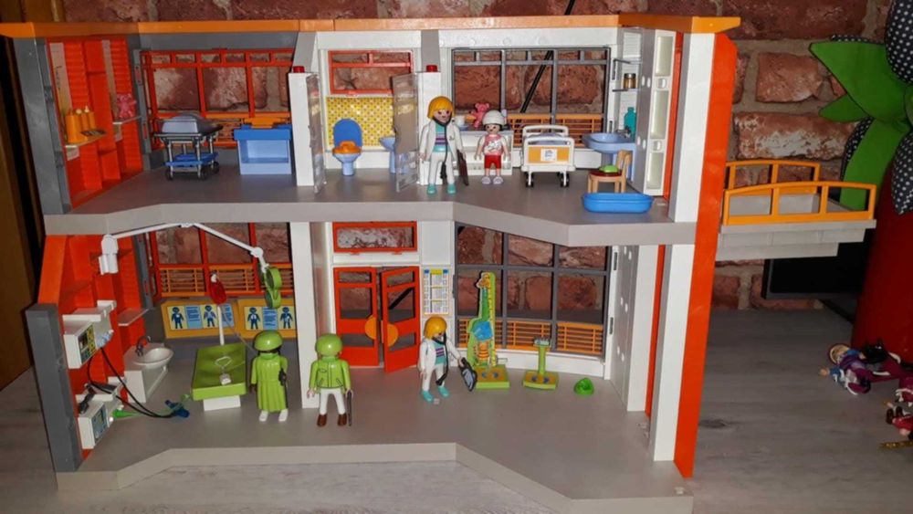 Playmobil ogromny zestaw stan bdb figurki szpital konie policja domek