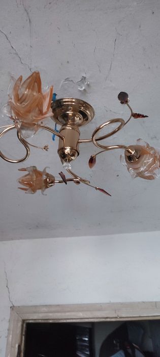 Продам люстру   400 грн