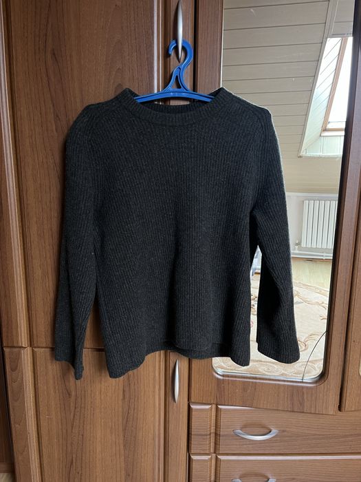 Uniqlo S светр зелений