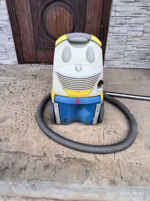 Продам пылесос Karcher 5500 с аквафильтром