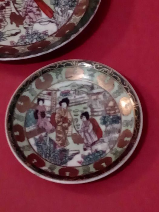 Dois pratos Verdes Grande Fogo antigos em porcelana Vista Alegre
