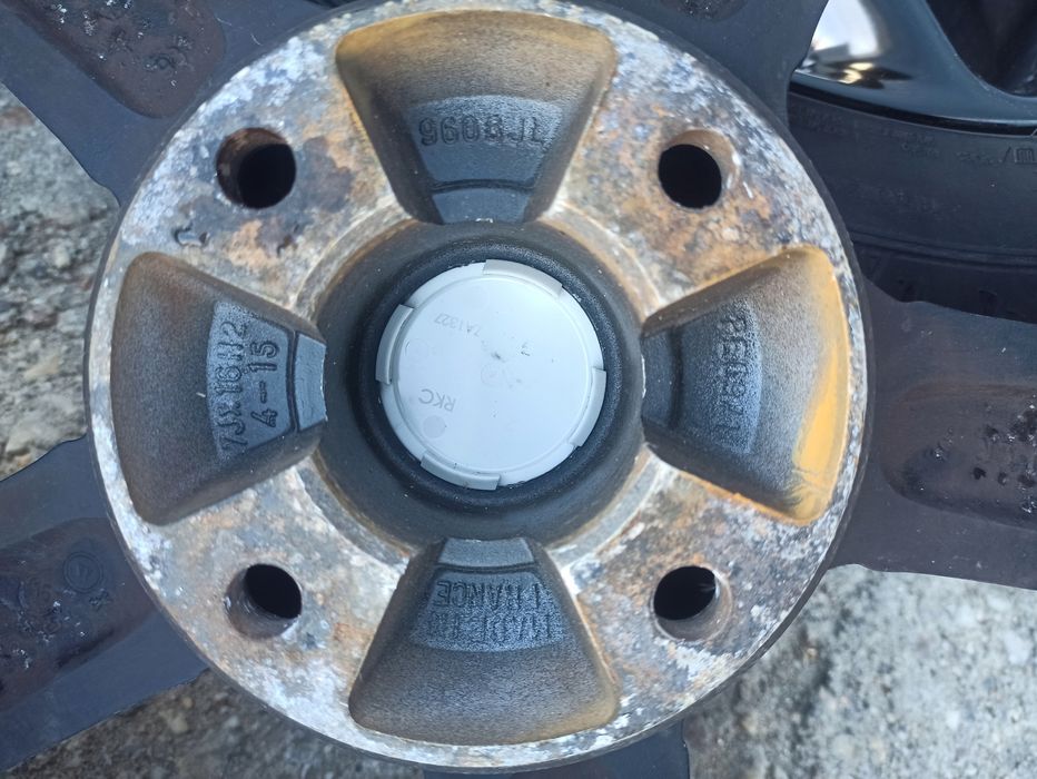 felgi aluminiowe peugeot 207 16 4x108 et15 z oponami