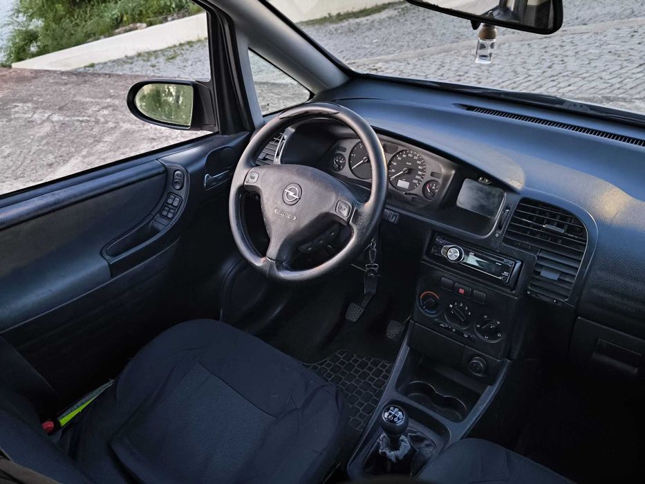 Opel Zafira 2.0 DTI 101cv - 7 Lugares