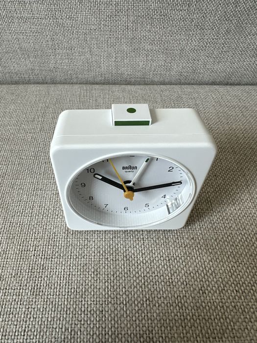 Braun BC03W - klasyczny zegar, budzik