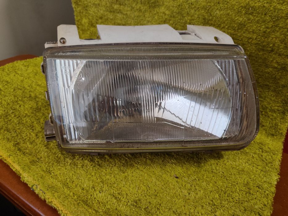 Par Faróis Dianteiros HELLA VW Polo 6N – Esquerdo + Direito