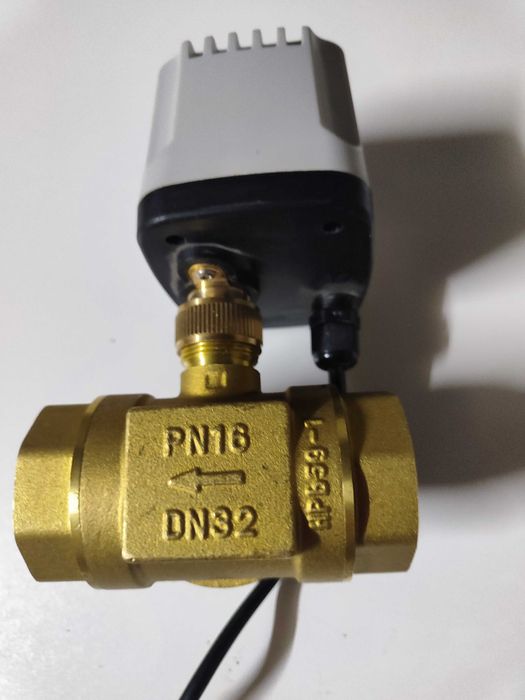 Трехходовой шаровый кран с электроприводом DU-32 220 вольт