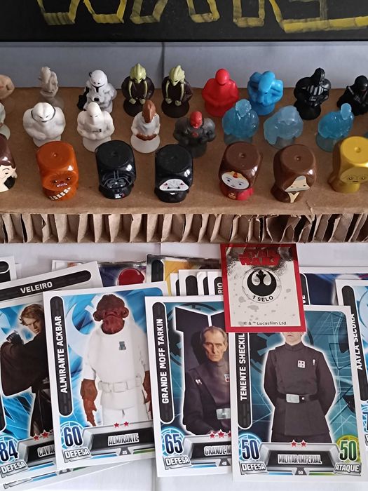 Conjunto de Bonecos e cartas Star Wars