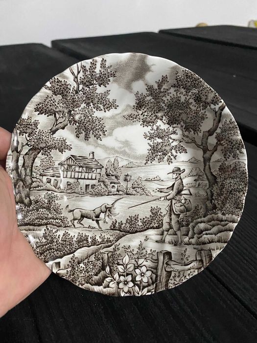 2 Pequenos pratos decorativos de coleção Inglês 1835 e Myott