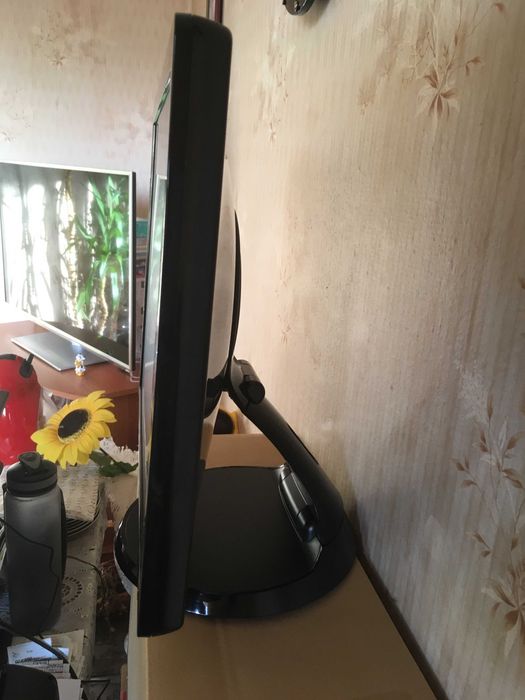 Samsung 961BF монитор