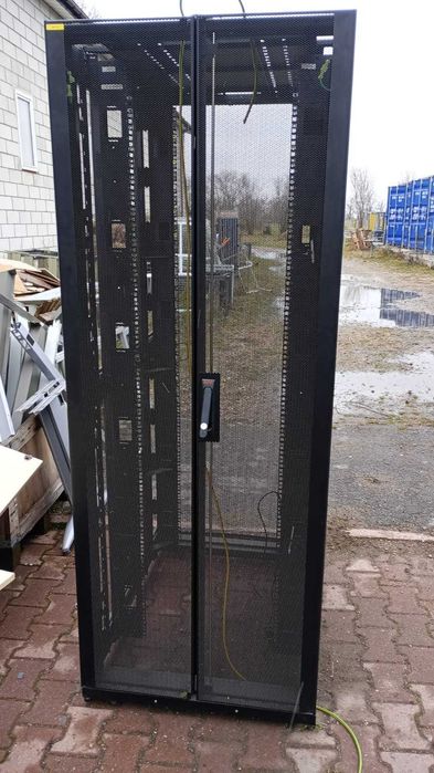 Szafa RACK serwerownia szafa serwerowa APC NetShelter SX 42U Wide