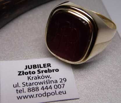 Złoty sygnet karneol monogram RR inicjały.