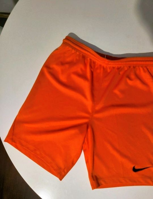 Spodenki Nike pomarańczowe