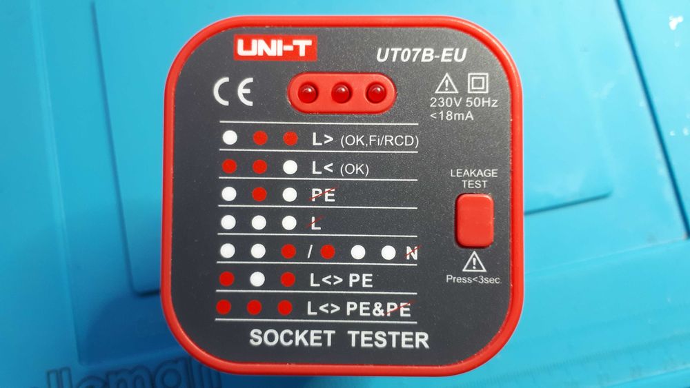 Testador de tomadas UNI-T UT07B-EU
