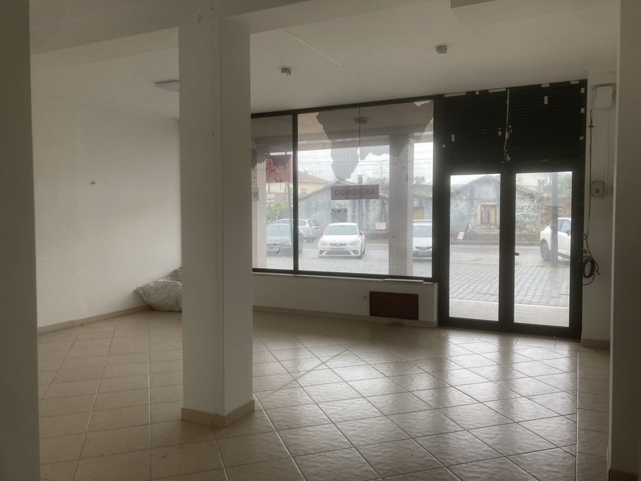 Loja para arrendar 100 m2 Lourosa
